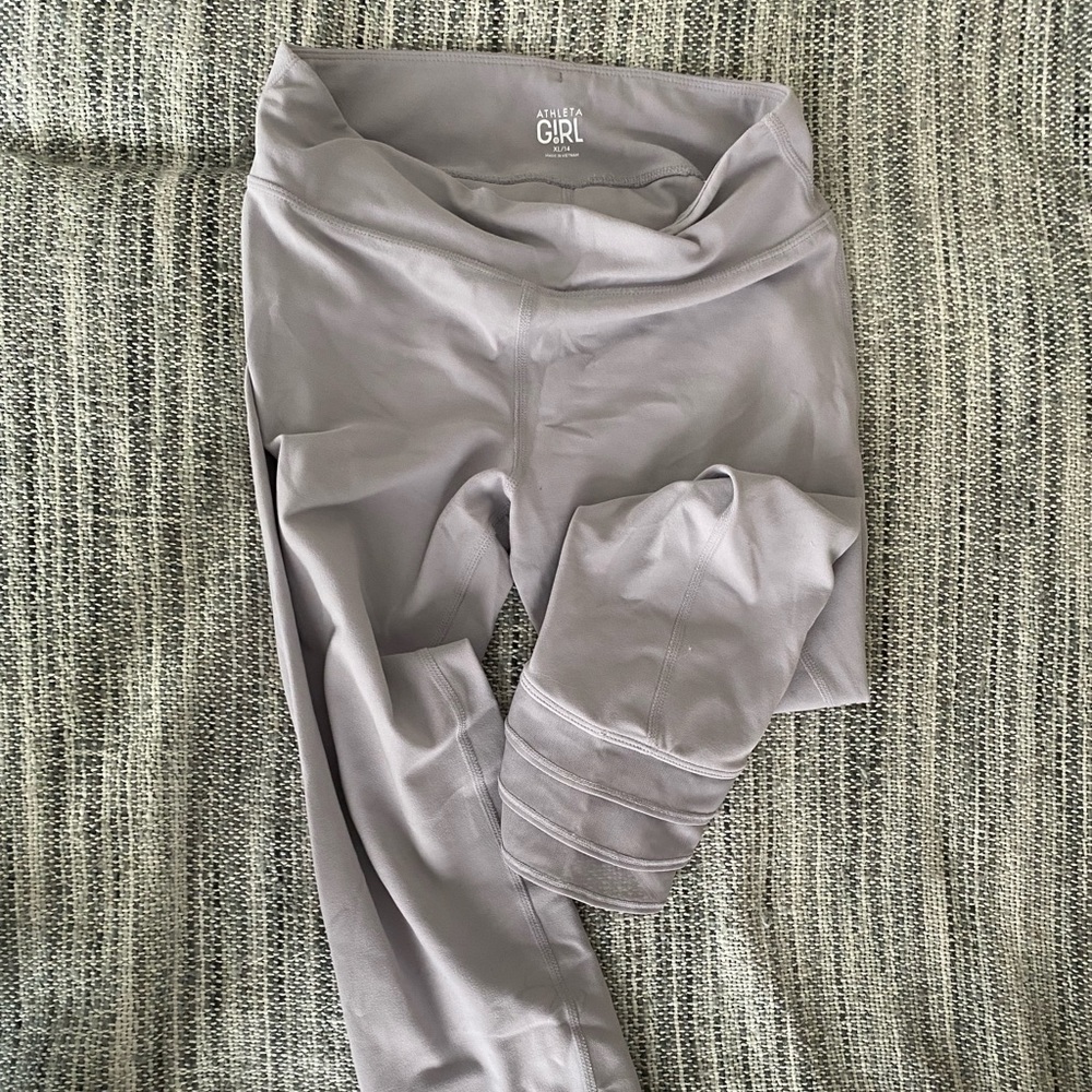 Cute and comfy Athleta Girl Capri Size Girl XL/14 or Women’s 0